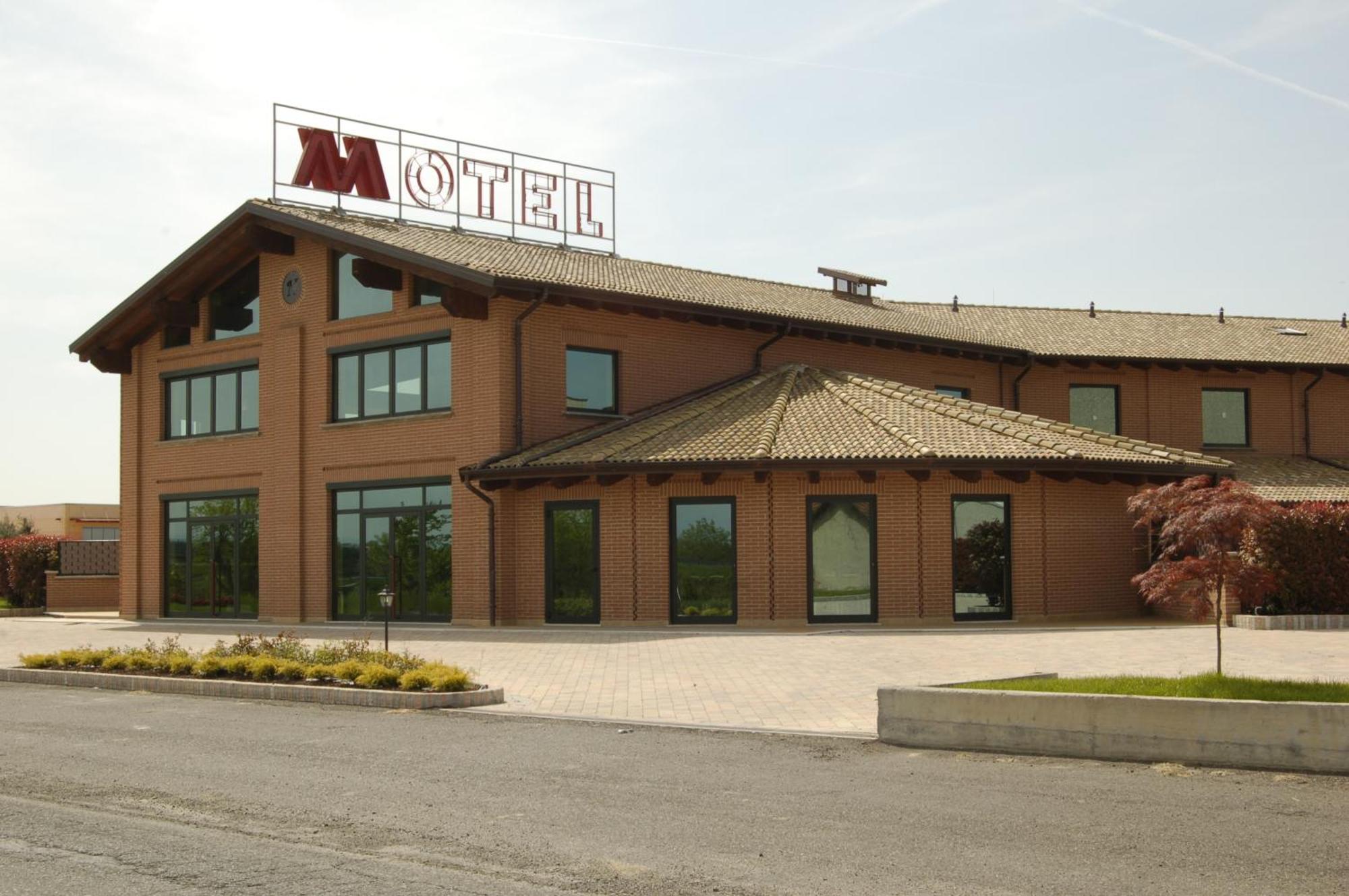 Hm Motelhotel Castellazzo Bormida Dış mekan fotoğraf